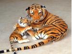 Plyšová tygřice s mládětem